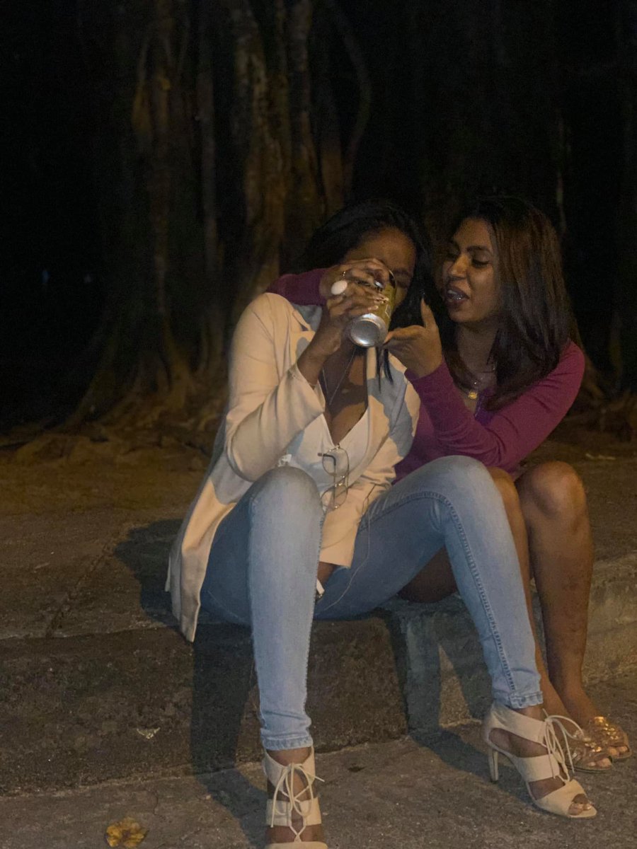 ModelShiromi's tweet photo. Shiromi Wickramasinghe with friend https://t.co/NCdfGkt1wK