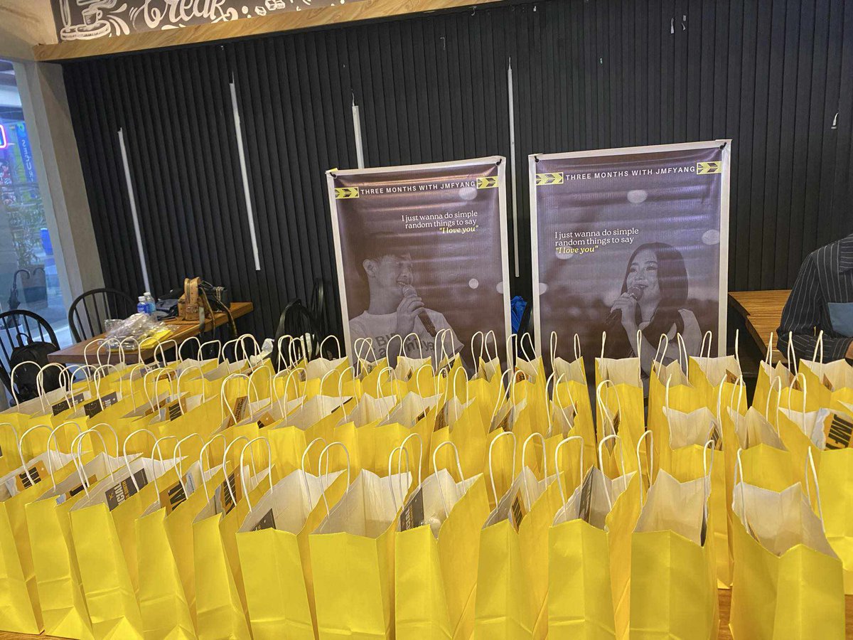 firstkhaolvr_'s tweet photo. Ang saya naman daming freebies! 

HAPPY JMFYANG DAY
JMFYANG HATAW SaASAP https://t.co/6VlzFnchcL
