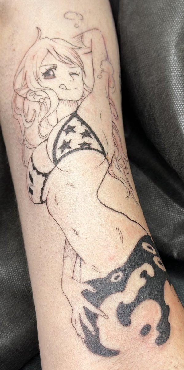 New custom Nami tattoo by Rocky Howe 🖤 #onepiece