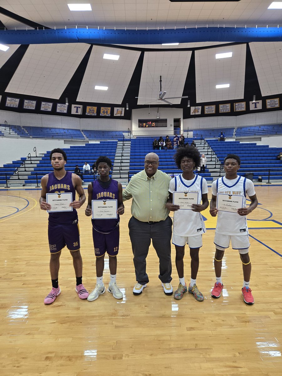 Game 8 of the Pat Head JV Classic 
Tupelo 25 DeSoto Central 18
Outstanding Players: Kirksey Warlick Eli Bradley Messiah Binford Steve Robertson <a href="/TupBKB/">Tupelo Boys Basketball</a>