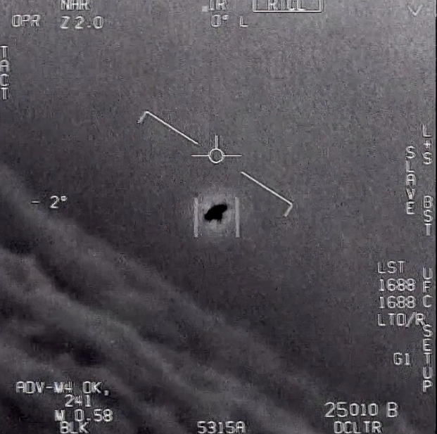 News4SA's tweet image. UFOS 👽 UFO shot down by US fighter jet found on Lake Huron's shoreline.
bit.ly/3Zbh5f2