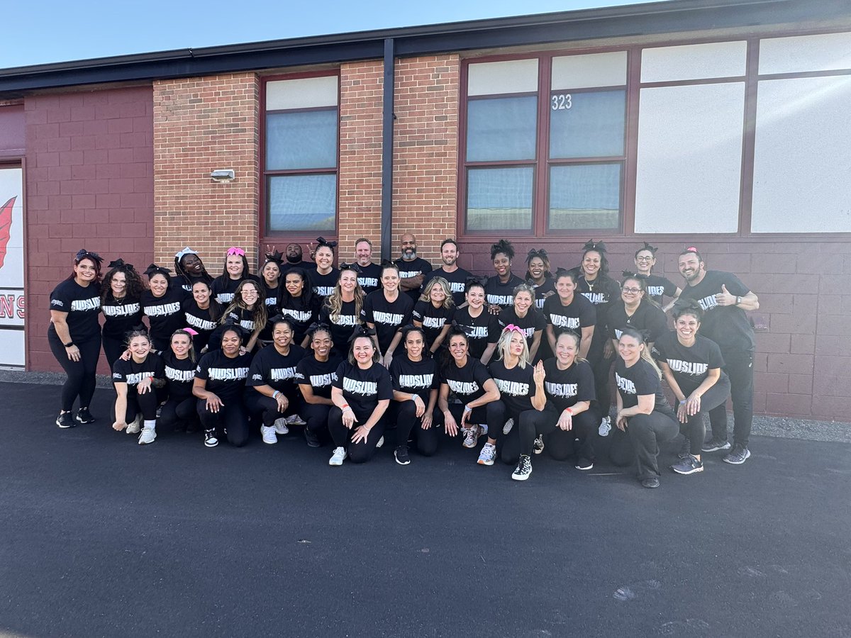 S_JerseyAllDay's tweet image. Y’all let’s give it up for the 2024 MUDSLIDES! 🤍🖤 A huge thanks to all the parents who joined in the fun &amp;amp; put on an awesome performance today! We hope you surprised your kids &amp;amp; that they loved seeing their parents out on the mat!

#mudslides #parentteam #sjsjerseysbest