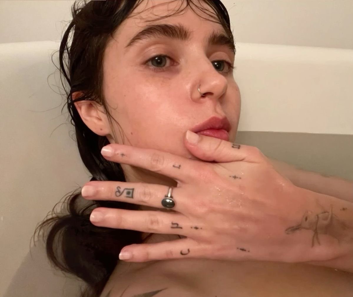 raspberhrriies's tweet photo. live laugh love clairo https://t.co/bCpKuwoKGd