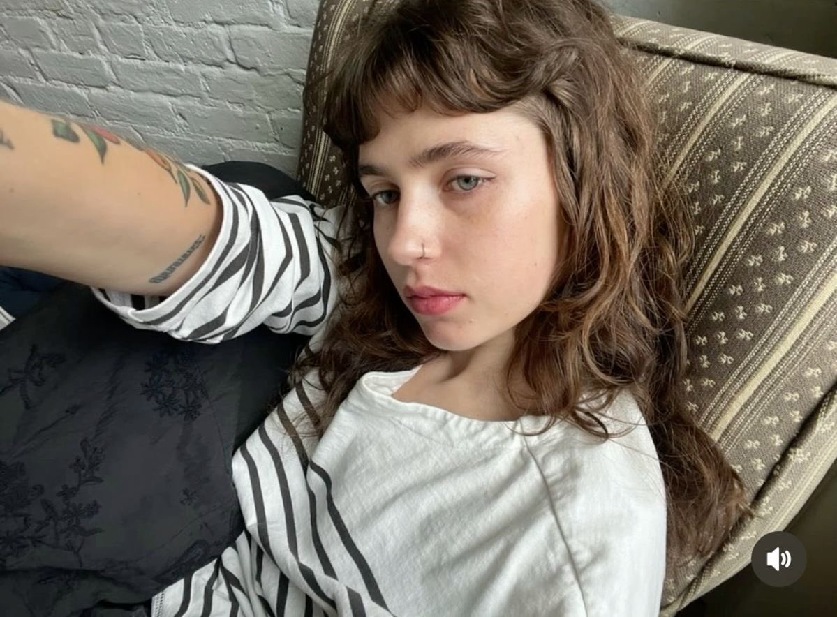 raspberhrriies's tweet photo. live laugh love clairo https://t.co/bCpKuwoKGd