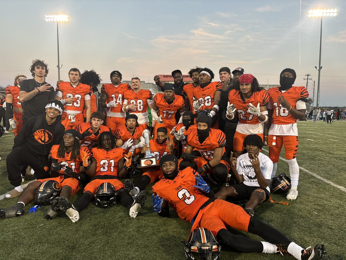 Proud of the way these groups of young men responded to finish this season! Great things are happening in ADA,OK! Welcome back home trophy! #GREASYU