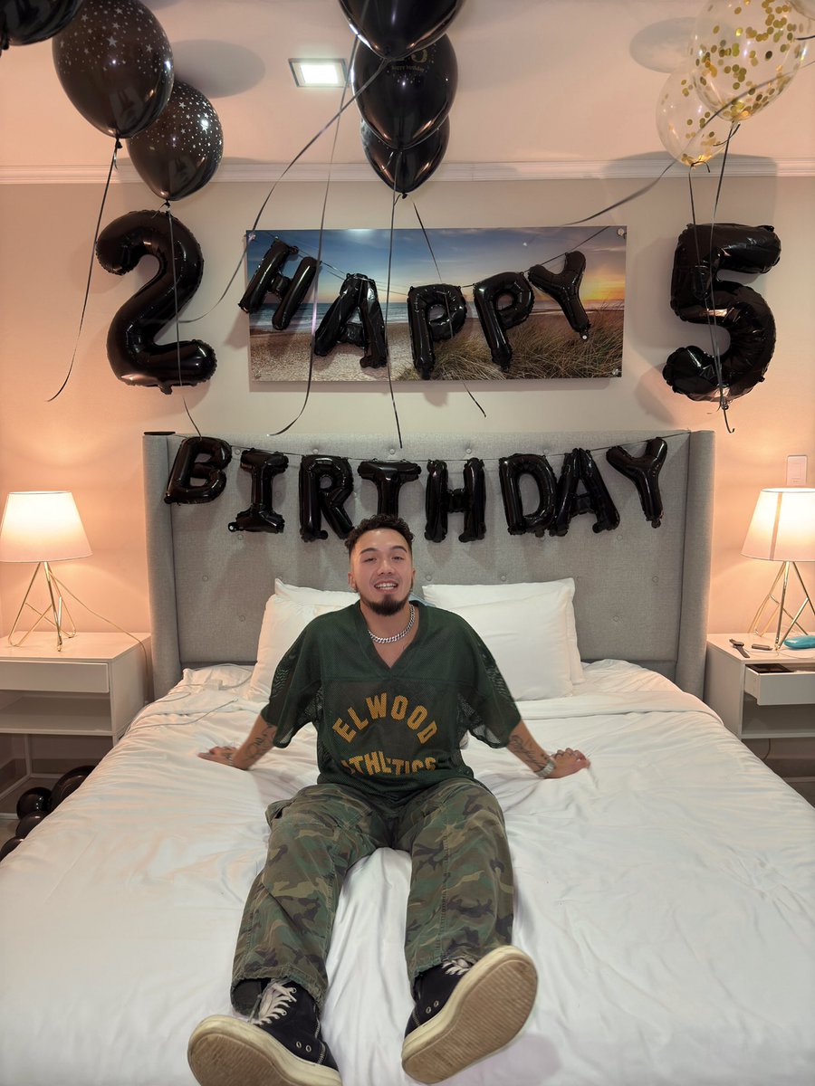 HuynhhPeter's tweet photo. twenty finee 🖤🦂 https://t.co/RYQy0NFAgv