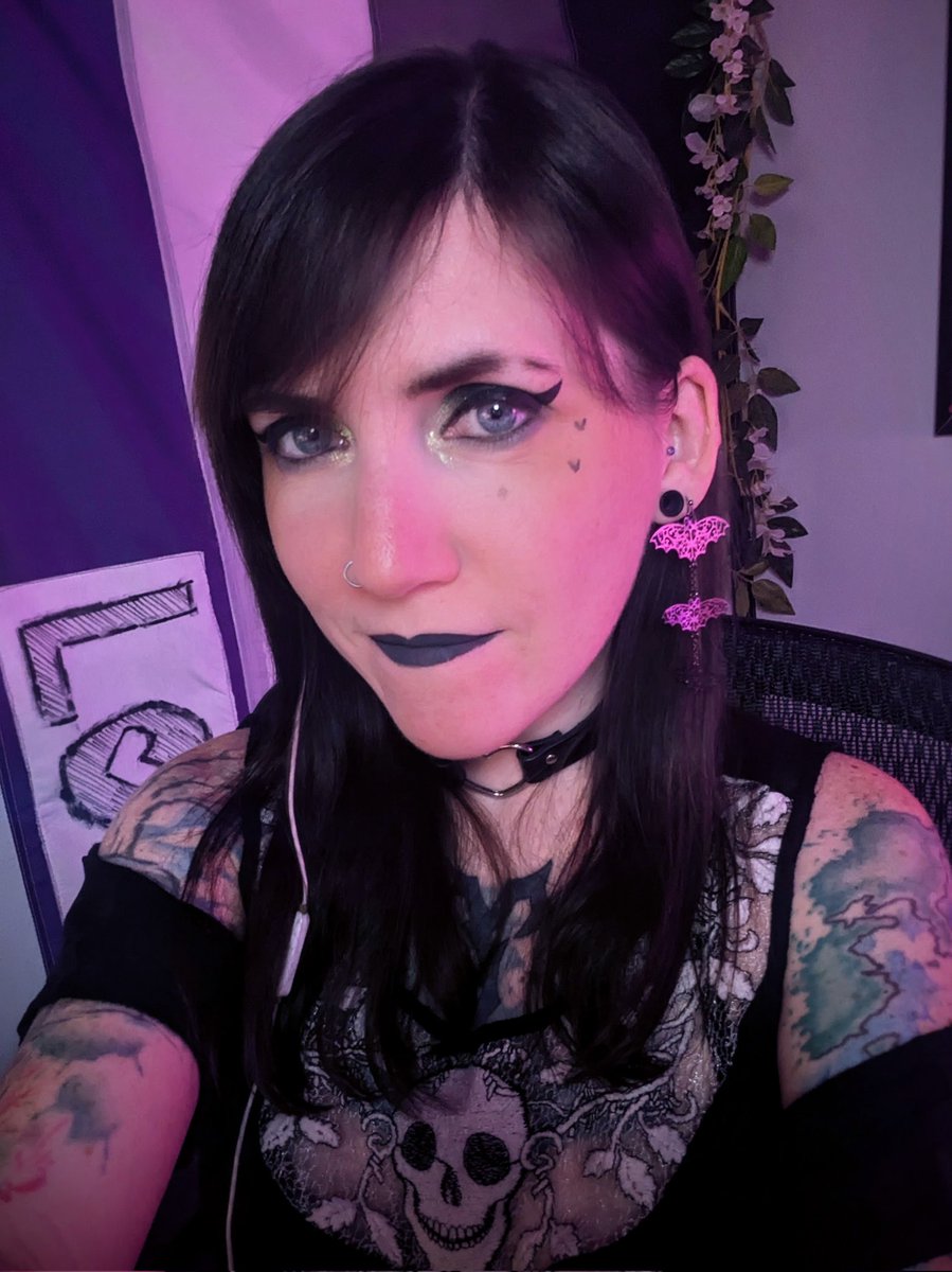I'm live with metaphor. 🩷 Twitch: gh05t_girl