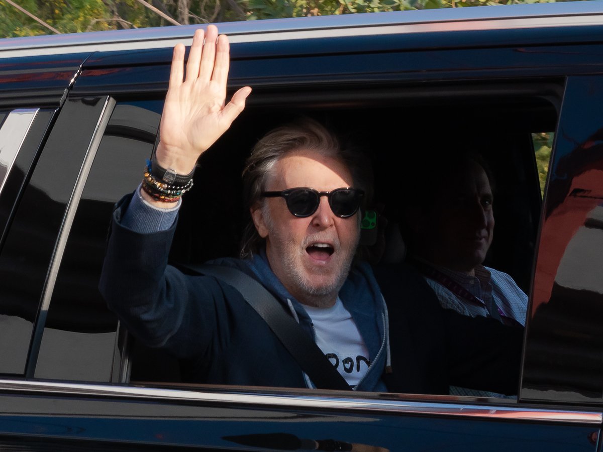 rtp2197's tweet image. Paul McCartney llegando al Estadio GNP en CDMX para su segunda fecha del Got Back Tour. 14 de Noviembre de 2024.

Paul McCartney arriving at GNP Seguros Stadium in Mexico City for his second show of the Got Back Tour. November 14, 2024.

#PaulMcCartney #GotBackTour #CDMX #Mexico