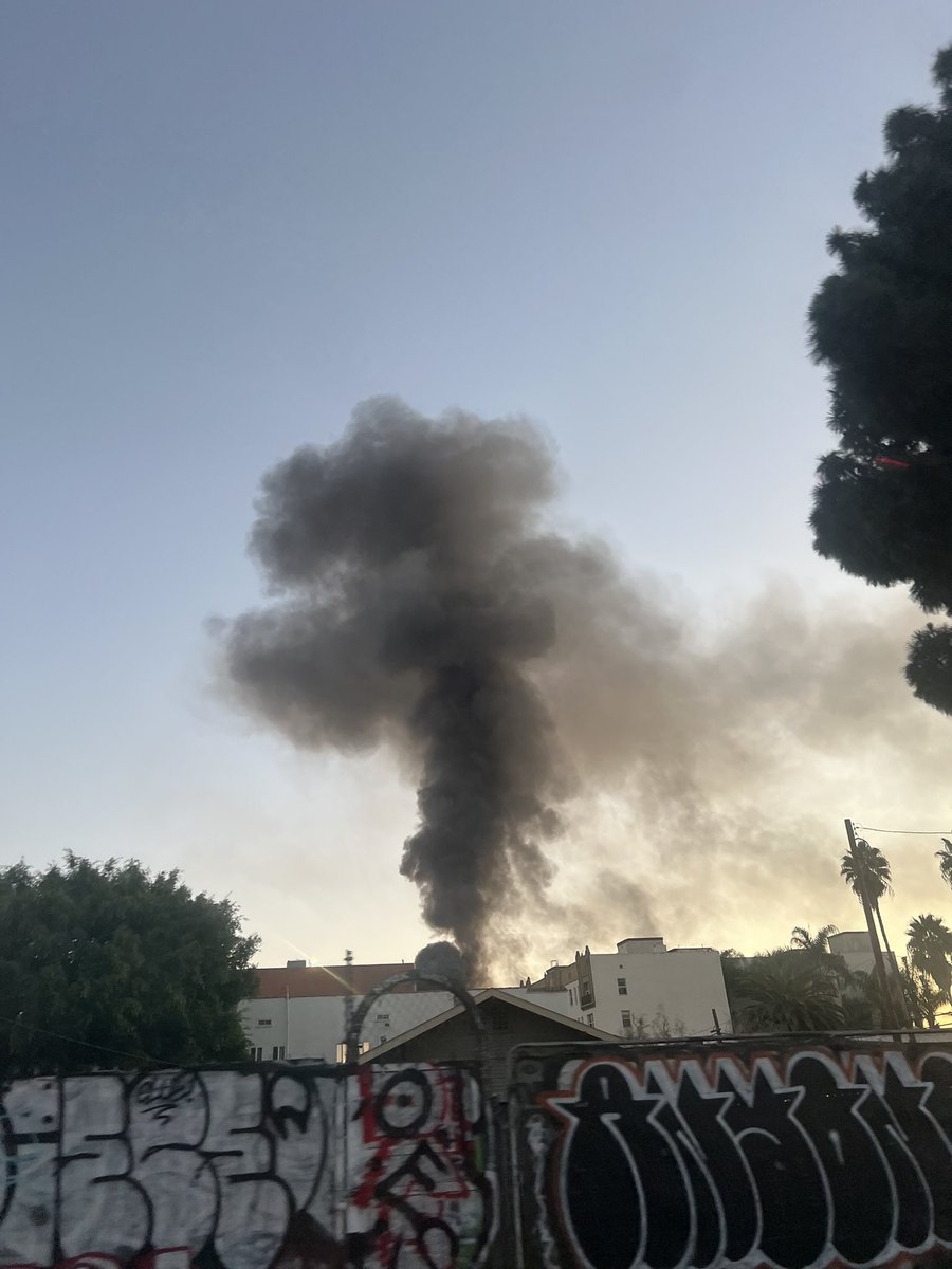 HoppedLiver's tweet photo. @LAFD https://t.co/T5NVu1KXLl