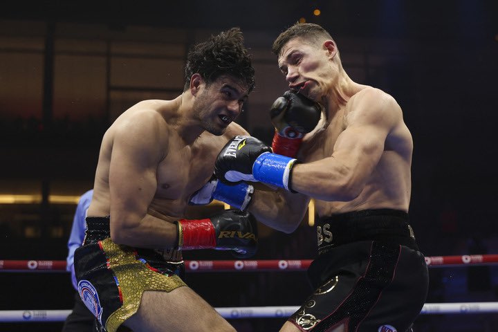 jeffreyboxe's tweet photo. Gilberto ‘’Zurdo’’Ramirez (47-1, 30 ko’s) unifie les titres WBO/WBA des lourds légers en l’emportant par DU de 116-112 x 2, 116-113 sur Chris Billam Smith (20-2, 13 ko’s) #RamirezSmith #Zurdo #ZurdoSmith #Boxing #boxe #Boxeo https://t.co/nsAZFttRyT