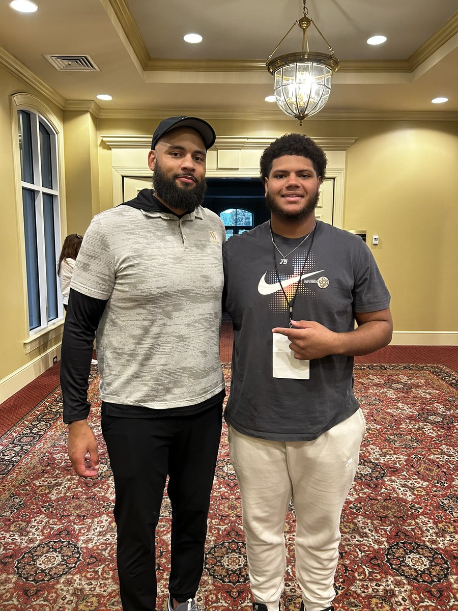 Had a good time at <a href="/Wofford_FB/">Wofford Football</a> today. Thanks again for having me. <a href="/WatsonShawn1/">Shawn Watson</a> <a href="/Cwoods75/">Corey Woods</a> <a href="/Coach_Doolittle/">Mitch Doolittle</a> <a href="/FIHSfootball44/">Fountain Inn High School Football</a> <a href="/CoachBNichols/">Brett Nichols</a> <a href="/Ingold94/">Justin Ingold</a> <a href="/FuryBoosters/">Fury_Boosters</a>