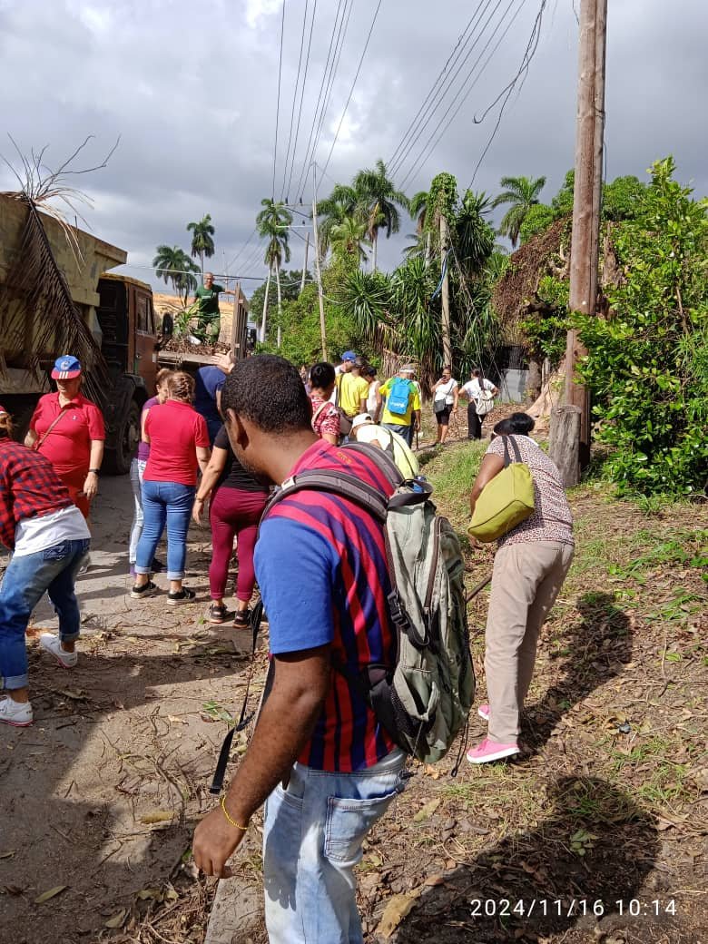 #CubaMined celebra el aniversario 505 de la fundación de la Villa de San Cristóbal de La Habana realizando un trabajo productivo en el municipio La Lisa apoyando el proceso de recuperación.