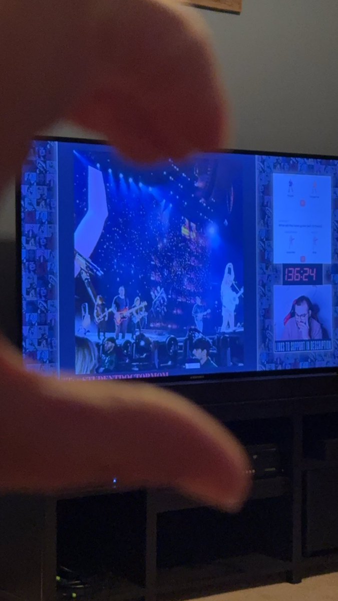 MiddleWithMsP's tweet image. It’s like the Swiftie Bat Signal. idc if I’m there in person, watching on live, or just listening to the song… ya gotta do the 🫶🏼🫶🏼during fearless  @taylornation13 #TheErasTour #TSTheErasTourToronto