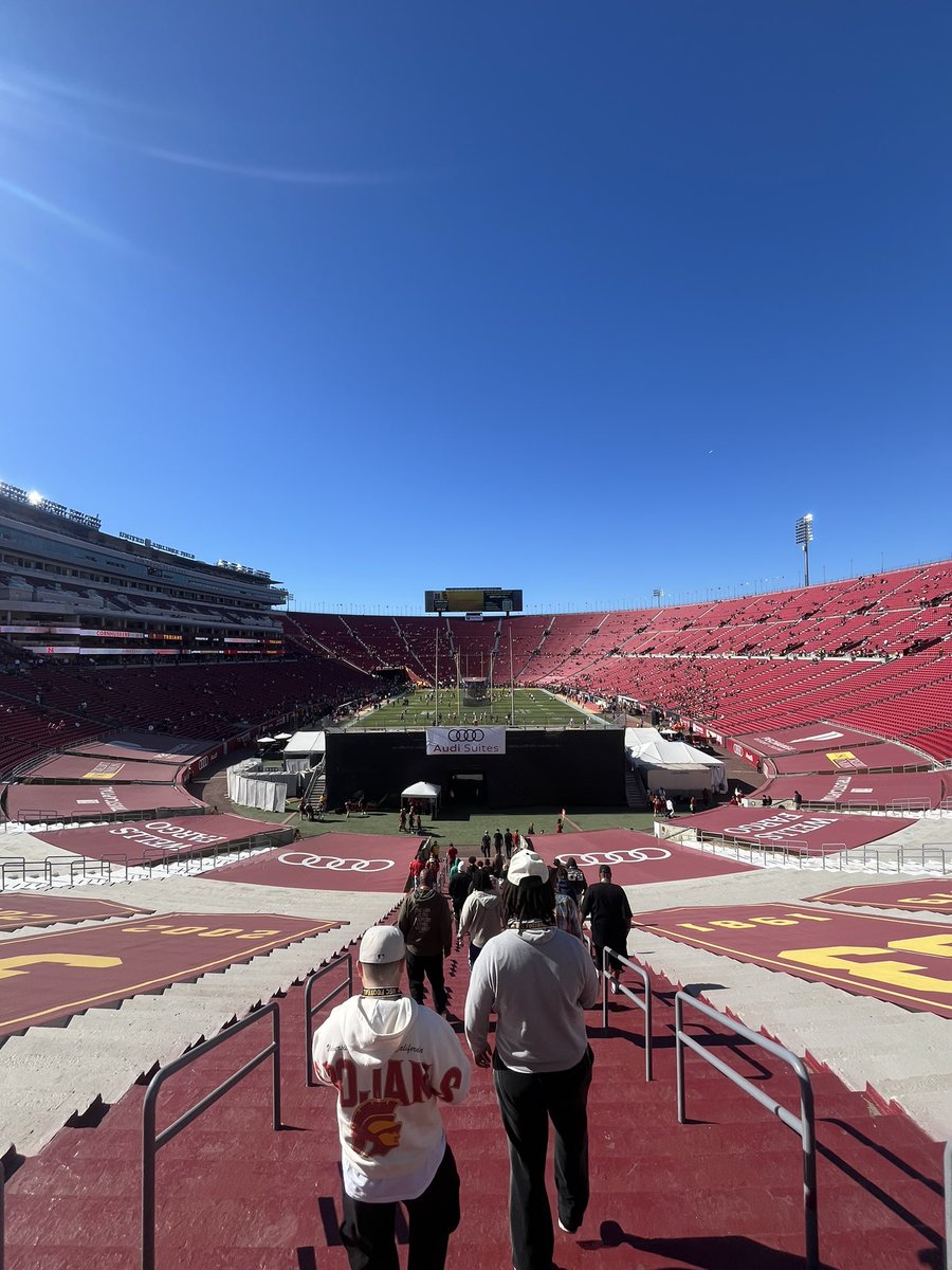 After a great conversation with <a href="/CoachRDougherty/">Ryan Dougherty</a> and a fantastic game day visit, I’m blessed to have received an offer to play for <a href="/uscfb/">USC Football ✌️</a>!! Big thank you to <a href="/CoachLikeMike/">BMW</a> and the USC football staff!
#fighton ✌️

<a href="/plantpanthersfb/">Plant Panthers Football</a> <a href="/irltb85/">Hank Brown</a> <a href="/CoachKAmato/">Believe you Can</a> <a href="/Coach_Casper/">Coach Casey Casper</a> <a href="/KohlsKicking/">Kohl's Kicking Camps</a>