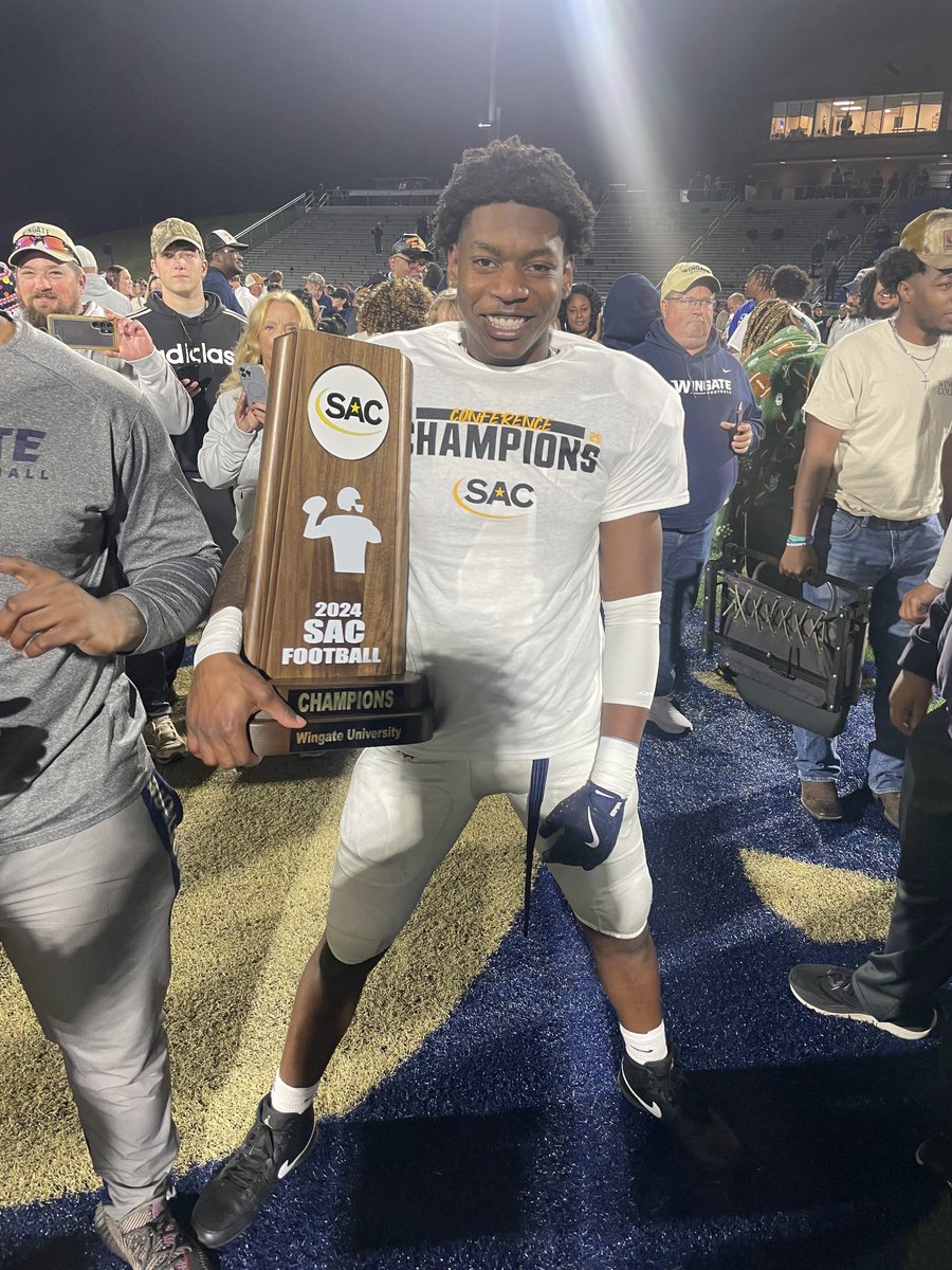 WSide_Athletics's tweet photo. We love receiving #picturemail from alumni!! Congratulations to Seminole Alumni @justinwalkeeer and the @WU_Bulldogs winning the SAC conference championship https://t.co/RJk10oiB1W