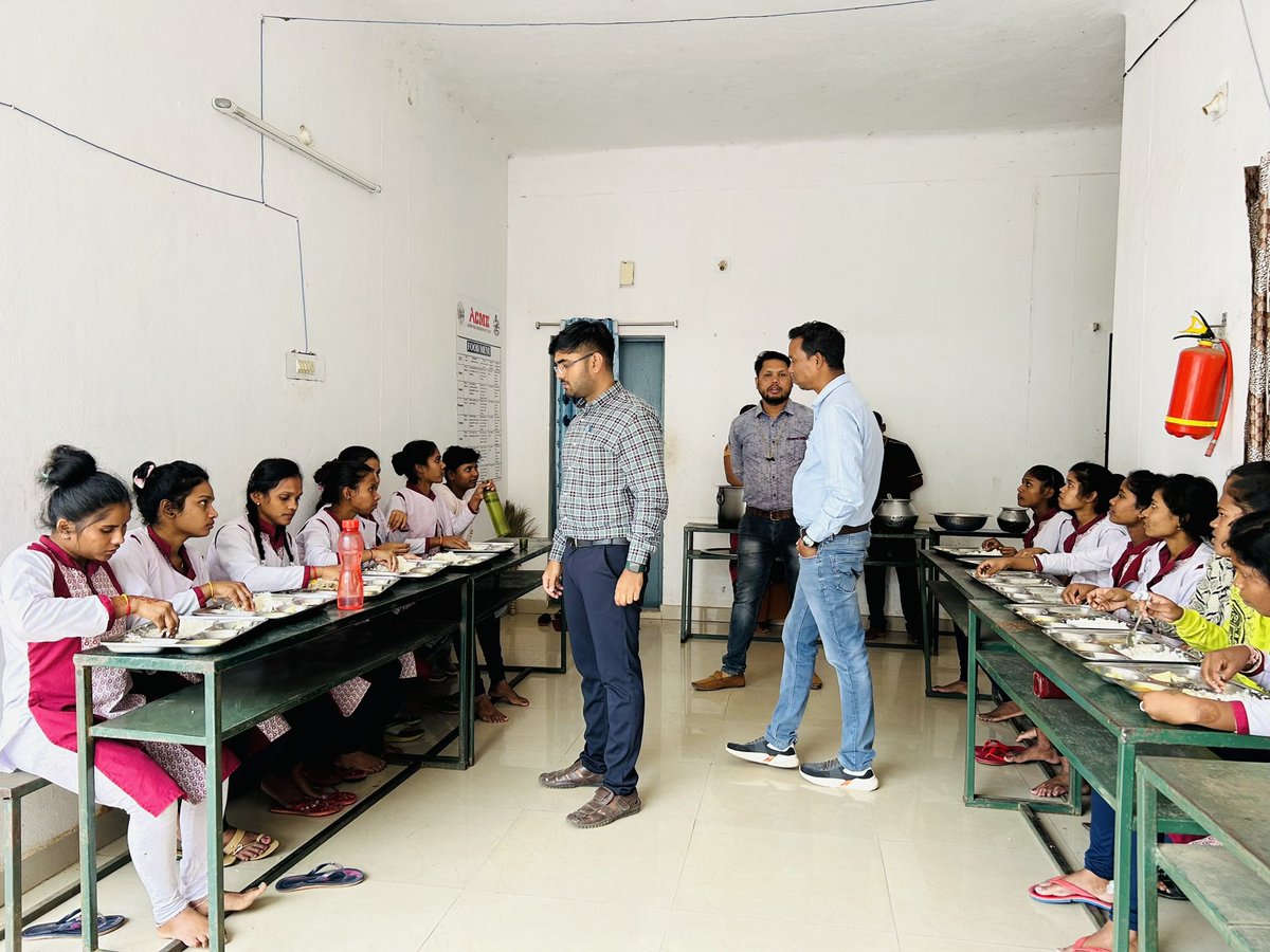 Subham_S_M's tweet photo. Ensuring hygienic and nutritious food for the candidates undergoing training at SDCs is a crucial as aspect of our service 😇. #SDC_Agnipur https://t.co/KOFgd6ZkB7