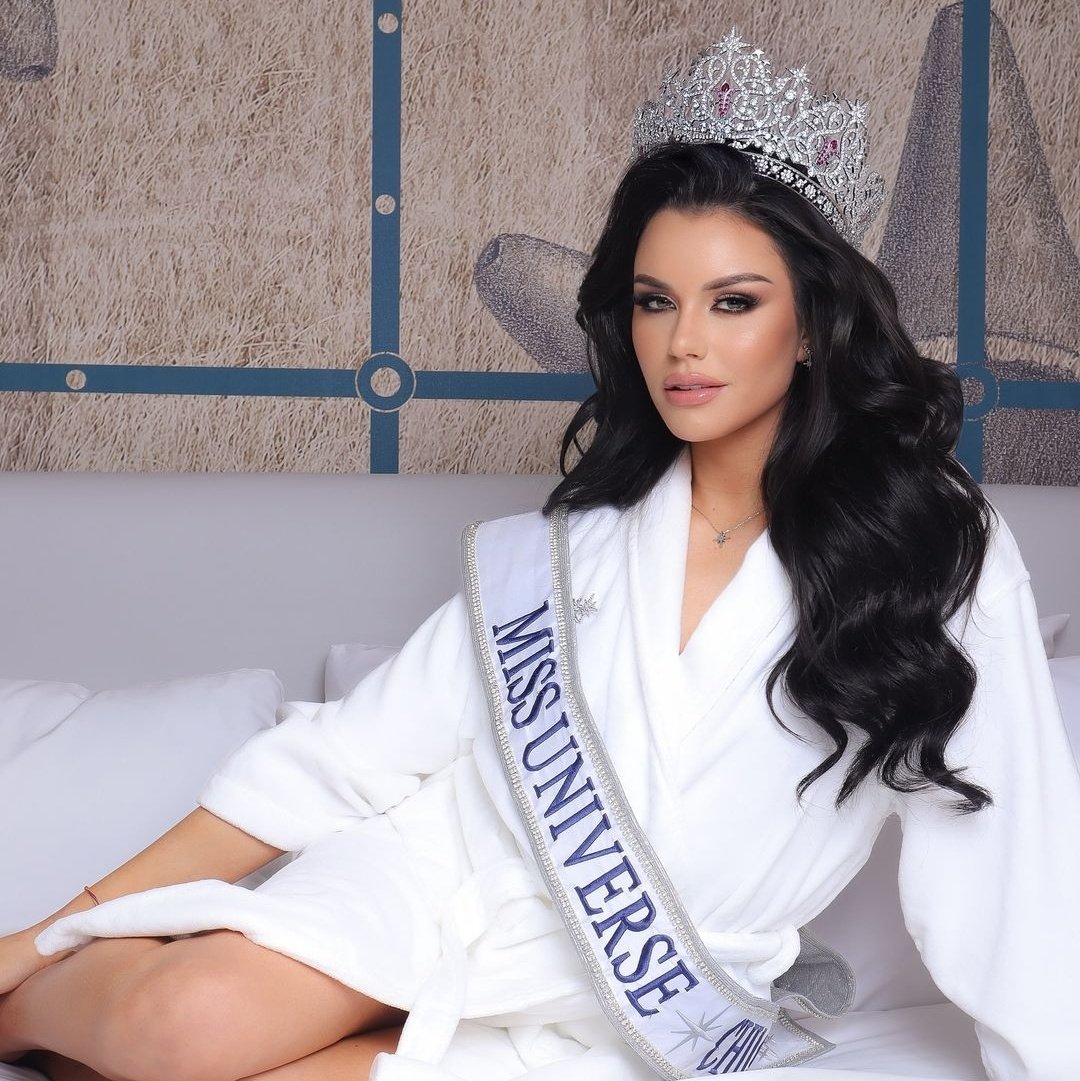 Tati Calmell y Emilia Dides cargan con el peso de darle una alegría a Perú y Chile porque nuestras selecciones de fútbol son un desastre. Vamos reinas! #MissUniverse2024