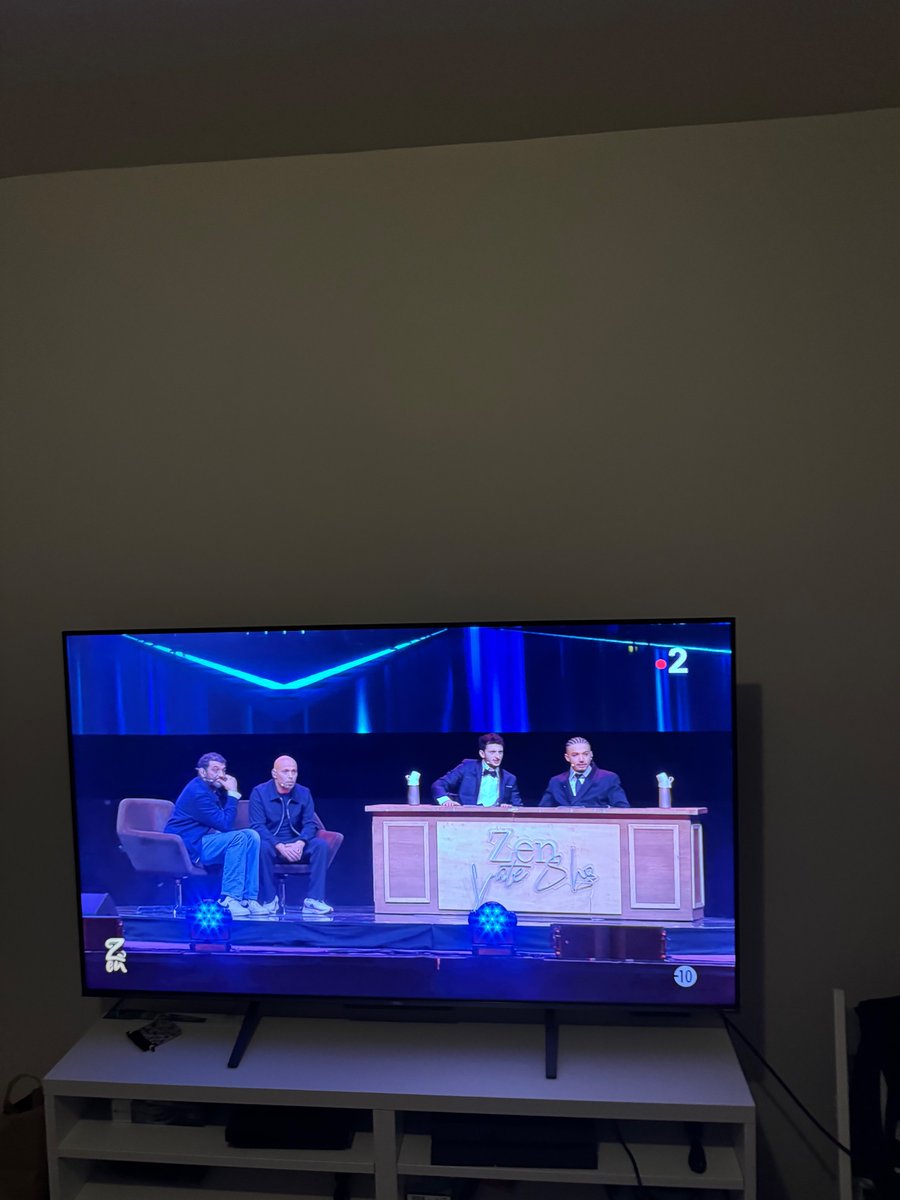 AHAHA on est sur France 2 Mami je suis à la télé