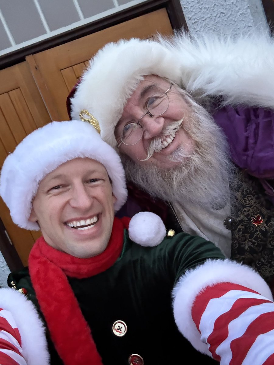 It’s the hap-happiest season of all!! 🎅🎄
<a href="/banfflakelouise/">Banff & Lake Louise Tourism</a> 🏔️