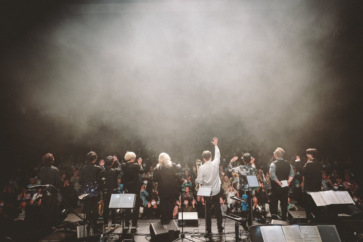 EijiroNakagawa's tweet photo. ◥◣THANK YOU!◢◤ 
最高の時間でした！SUPER BRASS STARS XXL EDITION、新しい仲間とともに熱いステージができたこと感謝です。

今回、シークレットゲストに沖仁さんを迎え、SBSと沖さんの4人曲もあり、バラエティーに富んだ選曲になったかな？と思うんですが、沖さんのスピード感はヤバいね。クセになります。

小沼ようすけさん、山本真央樹さんはいろいろな現場ではご一緒していますが、すばらしすぎ！最高の仲間です。

これからもSBSの応援よろしくお願いします！

 #SBSXXL #中川英二郎 #エリック・ミヤシロ #本田雅人 #小沼ようすけ #川村竜 #山本真央樹 #中川就登 #ほんまひかる #吉澤達彦

📸Taichi Nishimaki