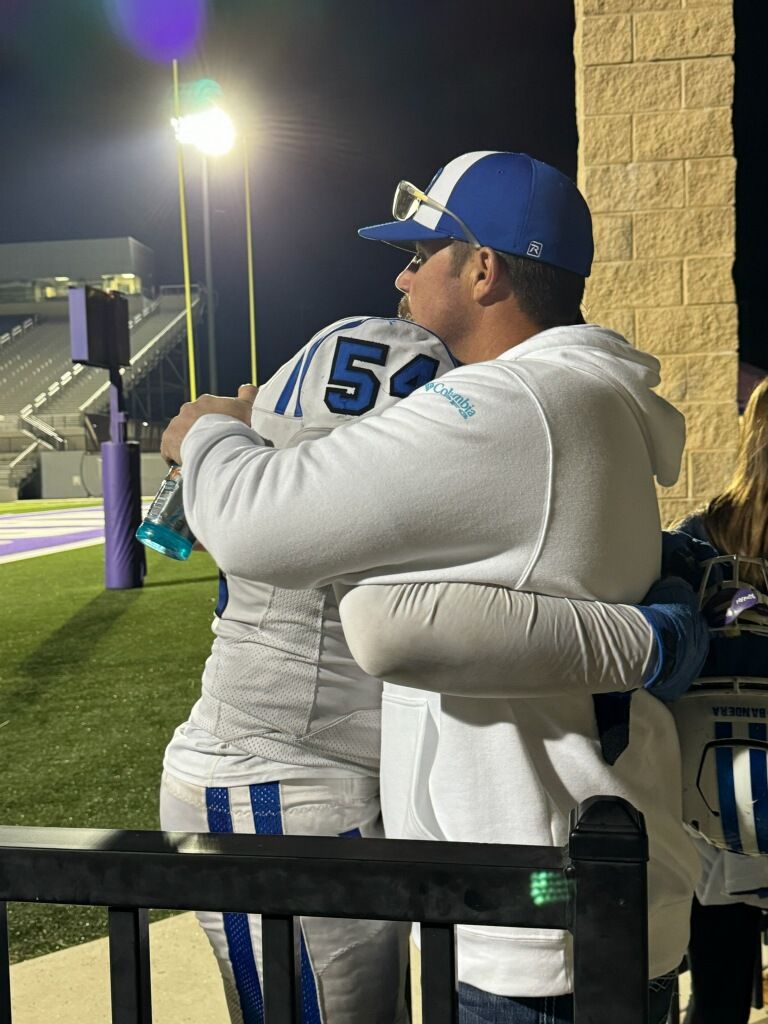 alex_spruell's tweet photo. It's @gavin_spruell 's last game with his Dawgs, but will get a chance to play for them in the @SA_Sports All-Star game in January! His family is going to miss watching him play as a Bulldog! Thanks to all his coaches, past, present, and future! @BanderaFB @BHS_DogsSports https://t.co/NFBhLYS3sj