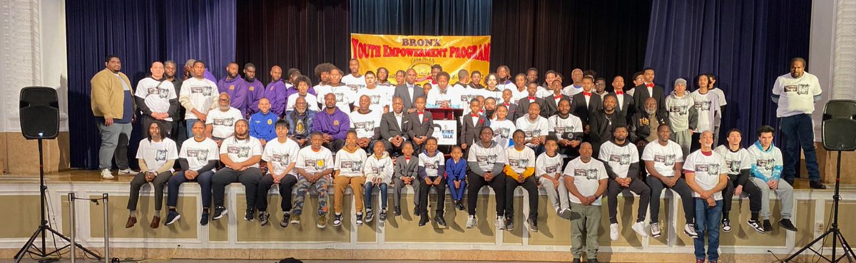 king_tuesdays's tweet photo. BOYS TO MEN IV SIT DOWN Conference was historic. Great men came together to talk to our next generation of fathers, uncles, husbands, neighborhood and spiritual leaders. @Bronxyep @NYCHealthSystem
@ohbmny
@NYPDnews @AndyKingNYC
@Mysonne @IUIC_MtVernon
#boys2men strong. #moretocom https://t.co/AJOSpaJXph