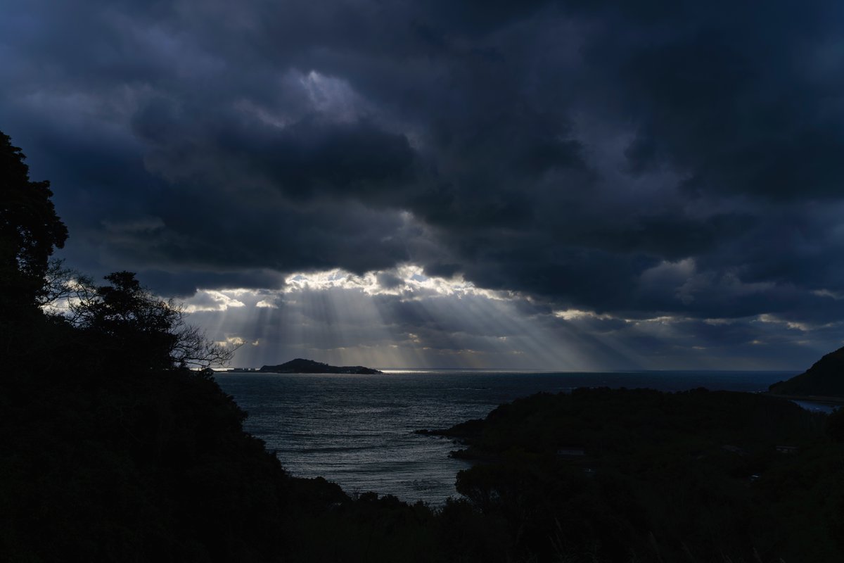 force_s's tweet photo. 光芒
https://t.co/ULE06iwgW6
Rays of light shine through the clouds.
#SIGMAfp #SIGMA2435DGDN #FOVClassicBlue #光 #光芒 https://t.co/D4EWetcdgy