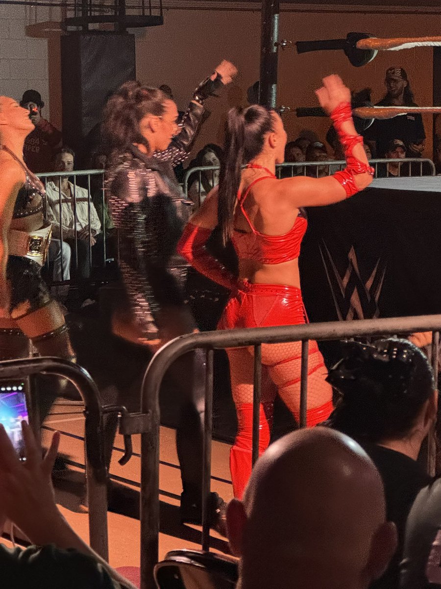 The 6 person tag team is ON #nxttampa #dirty30