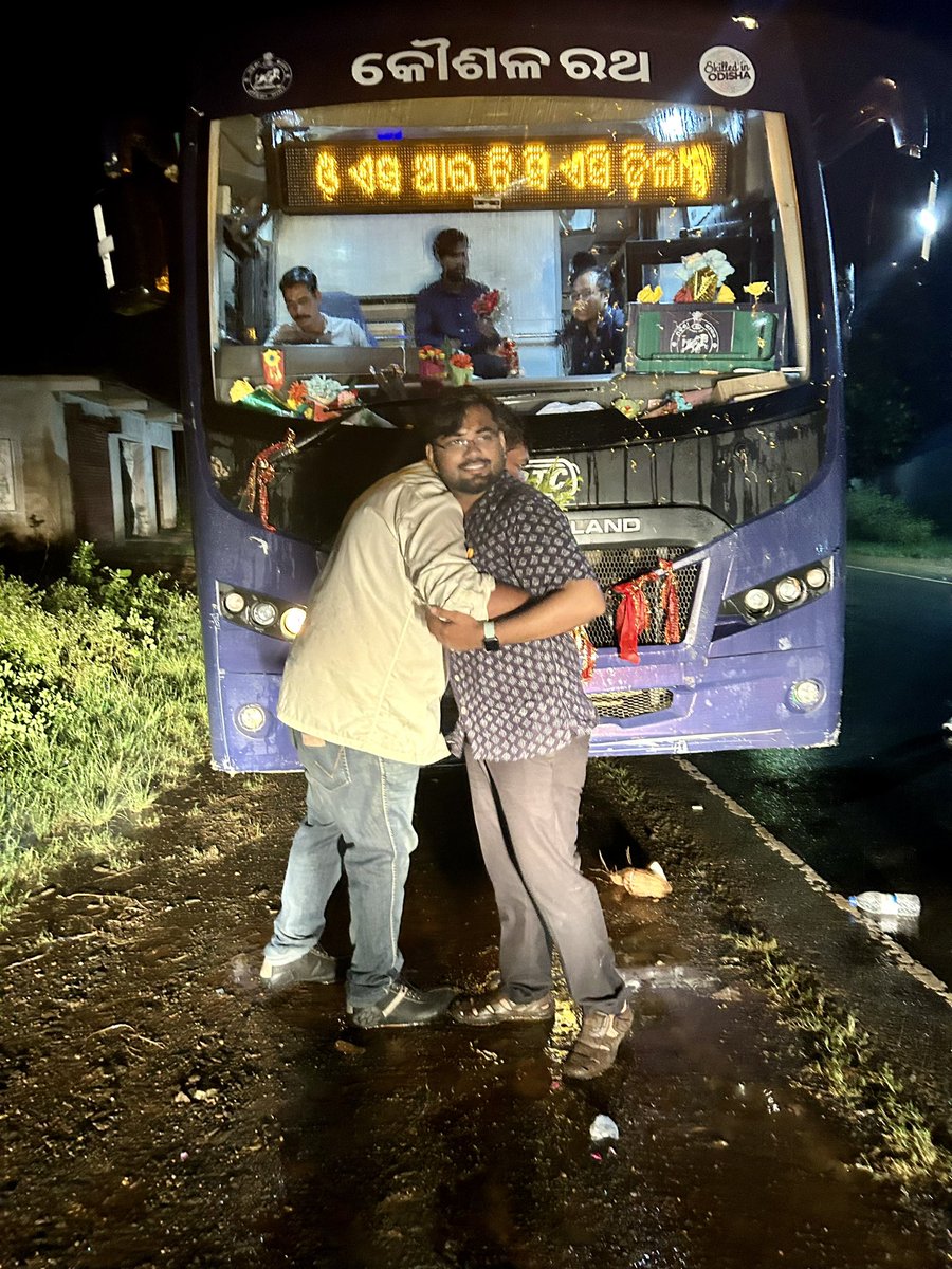 Subham_S_M's tweet photo. Handing over to Kalahandi counterparts and bidding adieu to a lifetime experience. #Kaushal_Rath https://t.co/r1OQDvKvCY