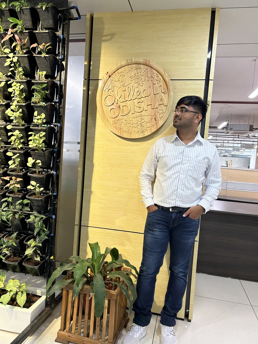 Subham_S_M's tweet photo. Revisiting the place of nostalgia 
#Kharavela_Bhavan
#SDTE_Dept https://t.co/3BIHkdo39Z