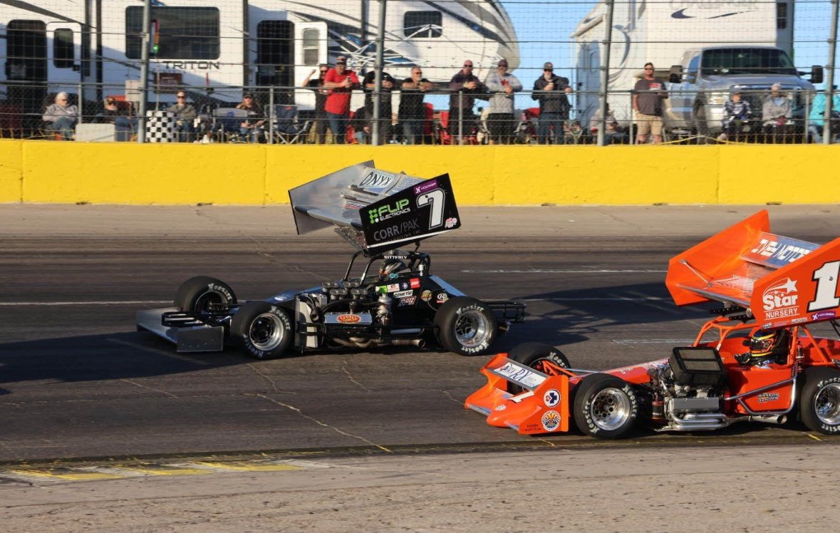 AllThingsSuperm's tweet image. @OttoSitterly passes former teammate @DaveyHamilton on lap 21 and goes on to WIN the  @OWShowdown @LVMSBullring 🏁🏆

@NicotraRacing 
@DHRSTG83JR 
@ISMAsupers 
@SPEEDSPORT 

#Supermodifieds #LasVegas
 
📸 Ashley Collins