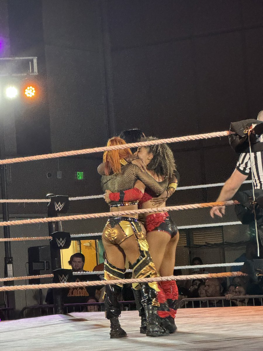 I DIDNT HAVE TO CHOOSE AFTERALL ALL MY BADDIES WON!!!! Tonight really is just for me specifically #nxttampa #dirty30