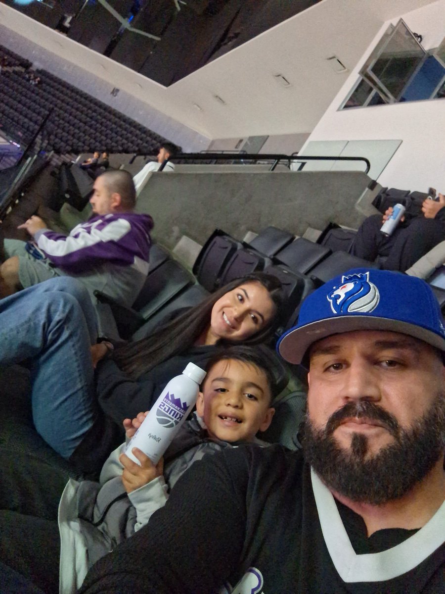 Christianrazo7's tweet image. THEIR FIRST EVER game for them two  @SacramentoKings  @Golden1Center