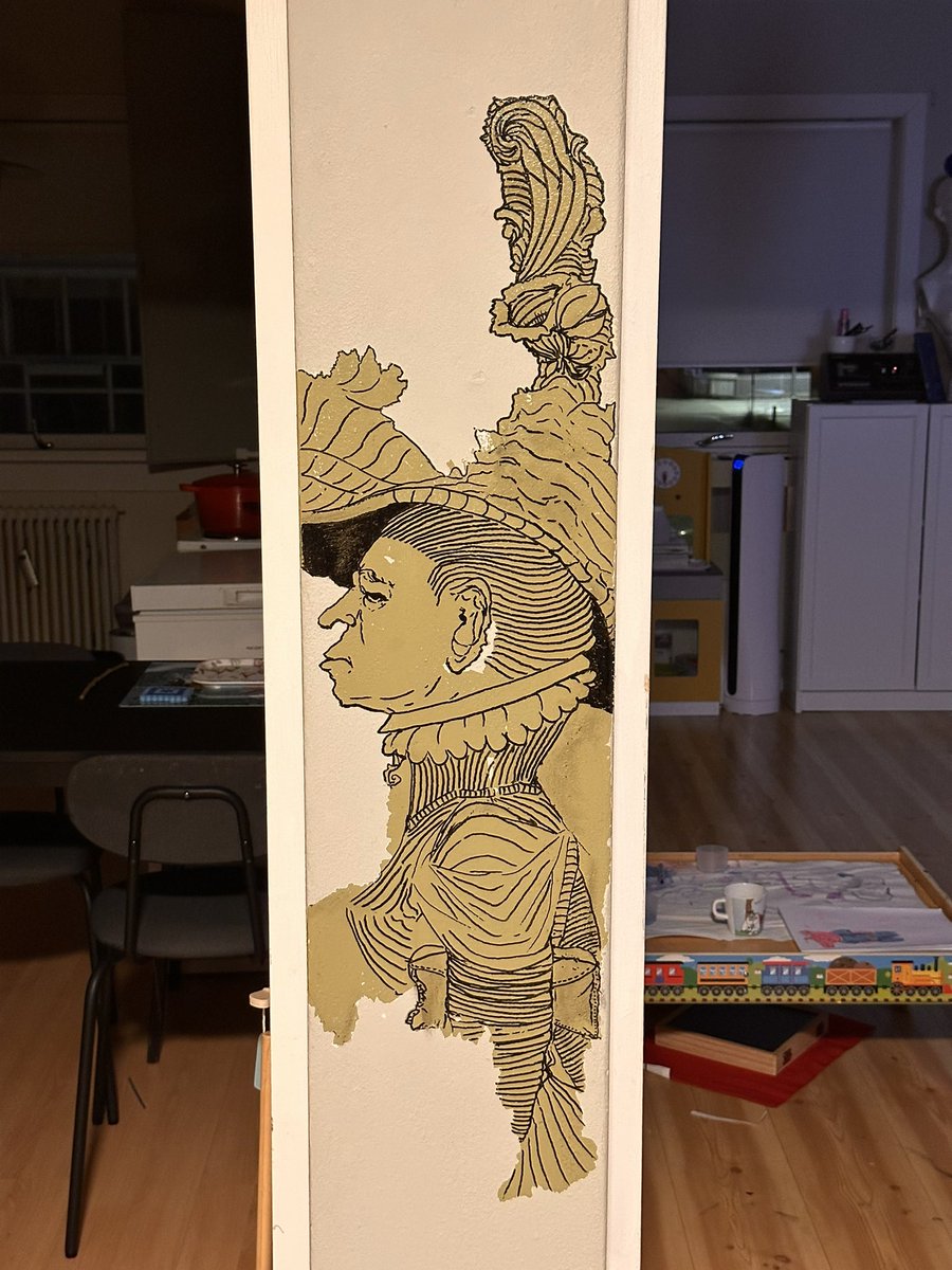 WerddMana's tweet photo. Saw a character in the silhouette, where paint had peeled. Couldn't help myself 😅

But now... How can I tell my daughter not to draw on the walls 😩😂

#wallart #illustration #character #art https://t.co/xAvCcdkYzk