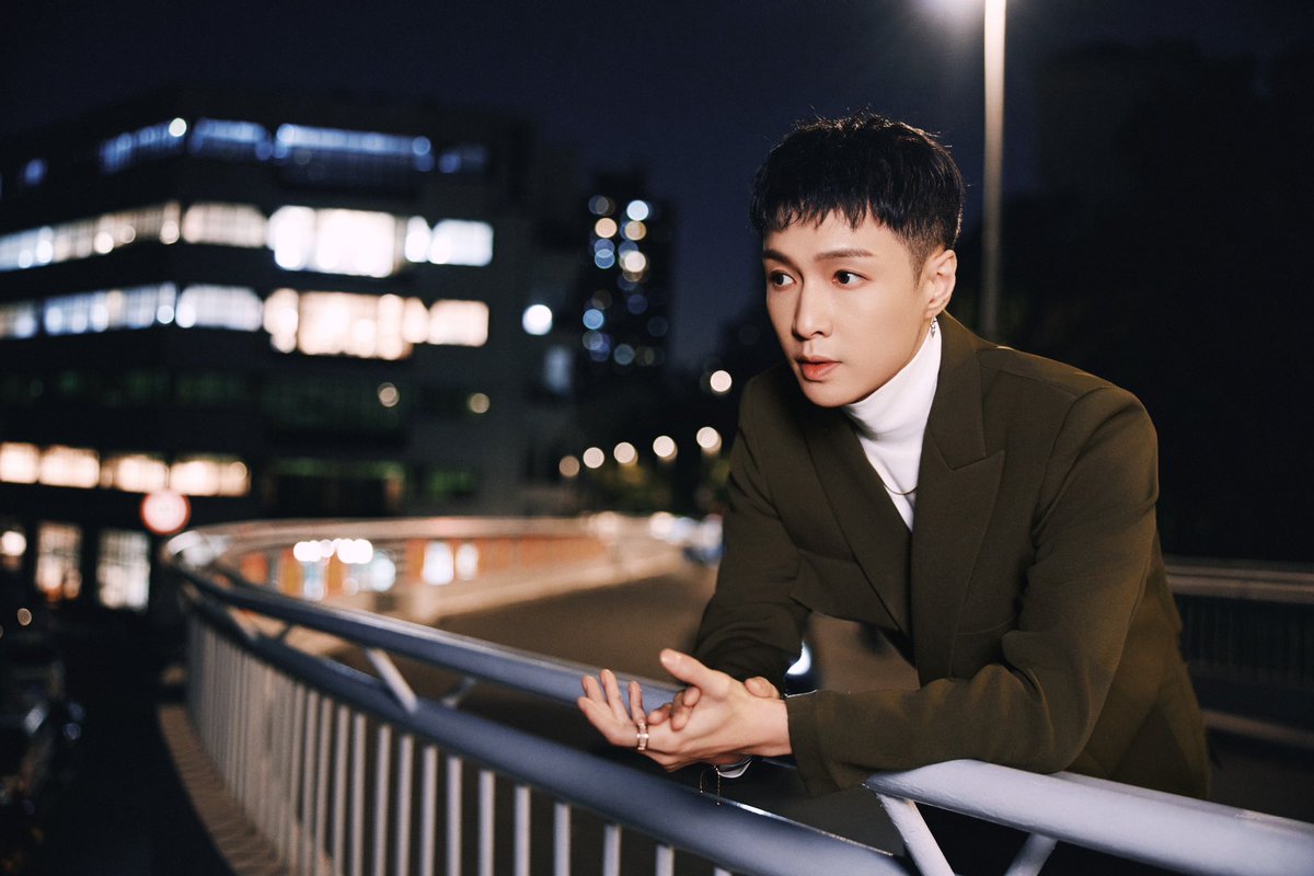 lay_studio's tweet image. 「𝙒𝙝𝙚𝙣 𝙮𝙤𝙪 𝙣𝙚𝙚𝙙 𝙖 𝙙𝙚𝙚𝙥𝙚𝙧 𝙢𝙚𝙖𝙣𝙞𝙣𝙜 」
𝑳𝒐𝒗𝒆 will accompany you through every long night.🌃

@layzhang digital single 𝑾𝒉𝒂𝒕 𝑨𝒃𝒐𝒖𝒕 𝑳𝒐𝒗𝒆.
#LAY #LayZhang #WhatAboutLove