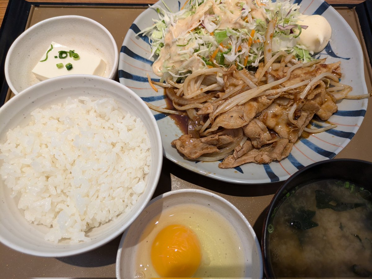 beroberowan's tweet photo. 朝食を食べに行ったら、朝食メニューはやってないお店だった🐷🥢
ごはん2杯食べました😅🍚💦
#やよい軒 #ブランチ #豚の生姜焼き https://t.co/o17Mi5hgYw