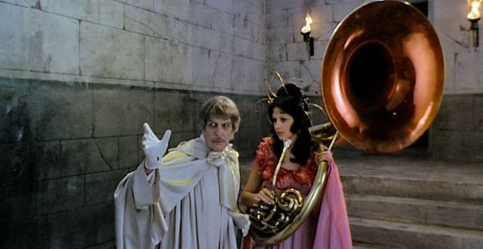 kennethmjohnson's tweet image. “Yes, Vulnavia, I will be stopping by the Apple store for an iPod upgrade…..”  #DrPhibesRisesAgain #Svengoolie @Svengoolie @MeTV