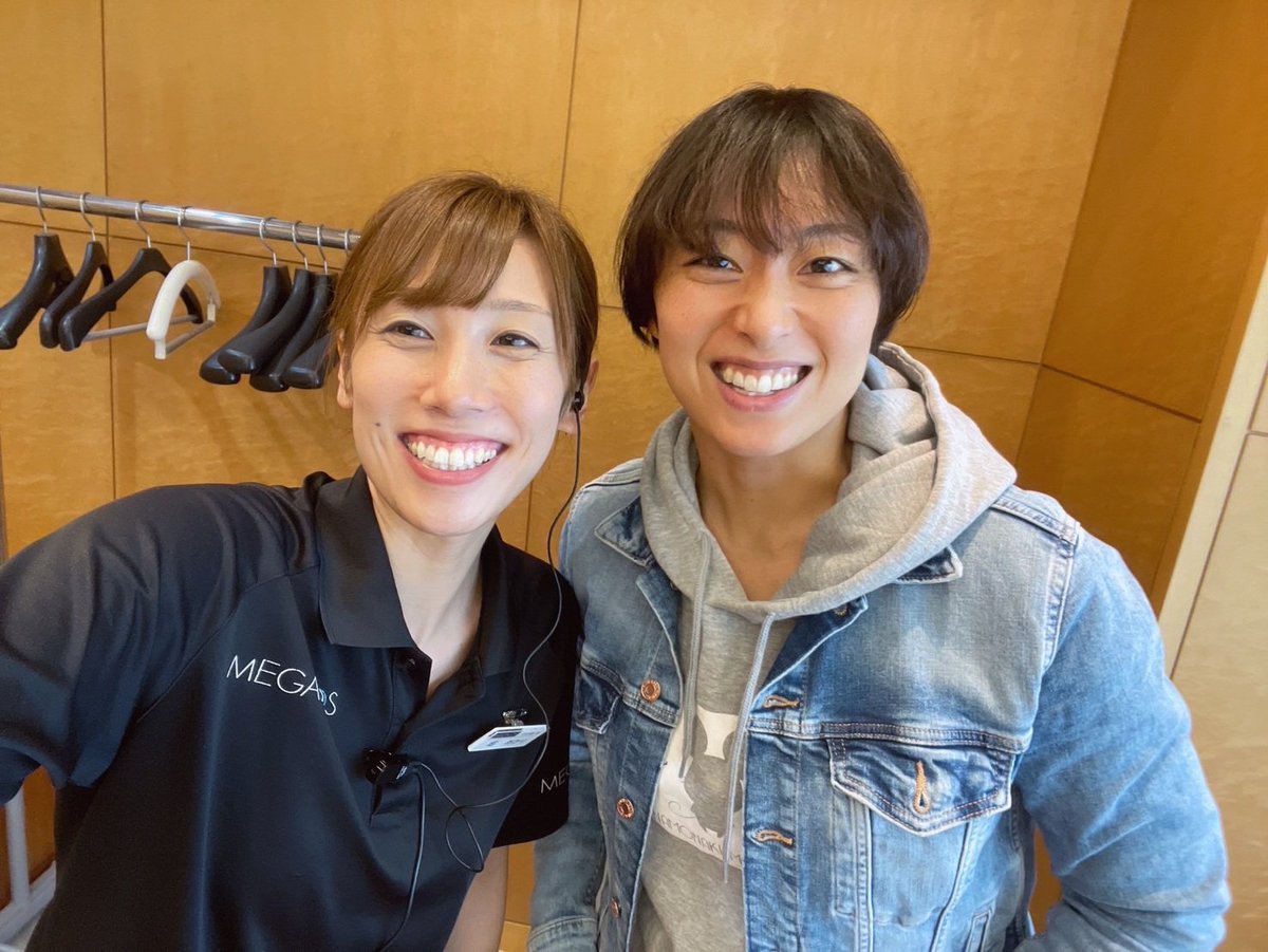 satomi_bomber's tweet photo. 昨日は千葉県へ
【メガロス35周年記念大会 メガロスマスターズ2024】
のイベント出演してきました。
握手会・模範泳法ともに楽しんでいただけたようで、呼んでいただきありがとうございました✨

写真は今回担当してくれた水泳部の後輩ちゃんとサプライズできてくれた後輩くんと😂w
2人とも元気そうでなにより😊🍀