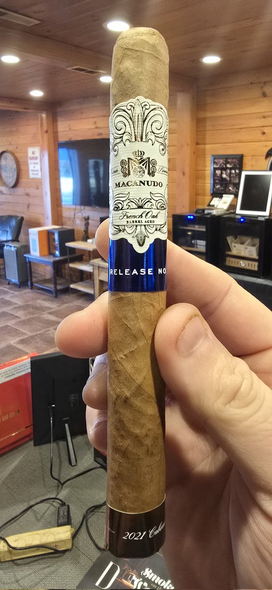 CigarCab1729's tweet photo. Here is to the weekend.
#Cigar #Cigars https://t.co/KnKii6gYcN