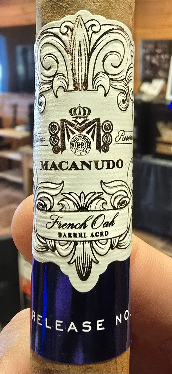CigarCab1729's tweet photo. Here is to the weekend.
#Cigar #Cigars https://t.co/KnKii6gYcN