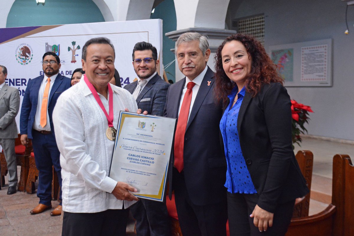 carlos_cuevas's tweet image. Gracias al @CuernavacaGob por tan distinguido galardón #veneracuernavaca2024 por mi labor y trayectoria cumplidas, dando lustre a Cuernavaca.

Gracias alcalde #joseluisuriostegui
al honorable Cabildo a la regidora Mireya Delgado
Gracias a mi tierra adoptiva Cuernavaca.