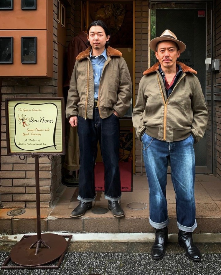 1940sヴィンテージのB-15フライトジャケットの民間モデルを元にして