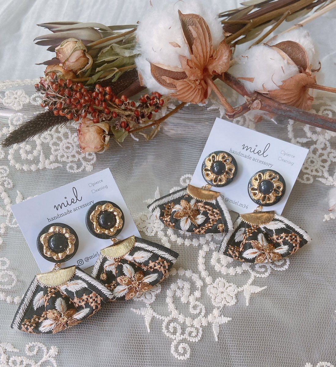 紅茶 様お取引中⭐3097⭐❣️大人可愛い華やかアクセ❣️オリジナル✴インド刺繍 インド刺繍リボンイヤリング