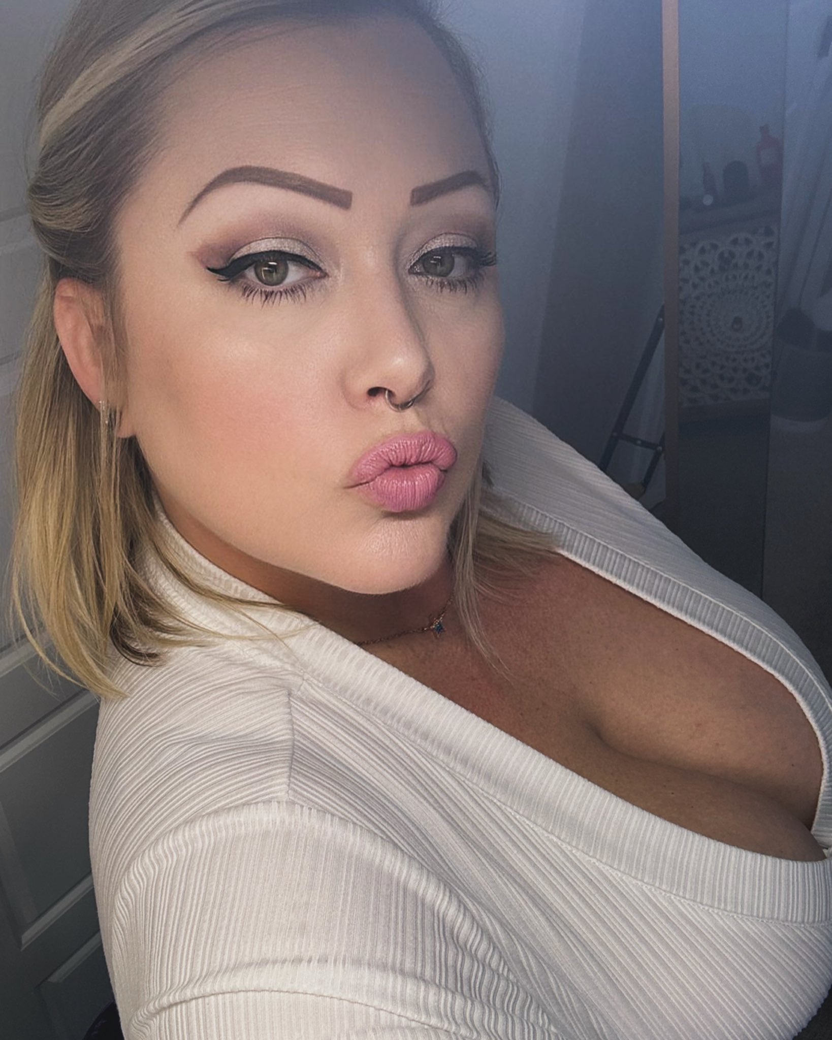 Kisses just for you ! #kiss #sweaterweather #plusssize #california #texas #lasvegas #baltimore #nyc #fyp #fypシ #explorepage https://t.co/I8DWOf9JCy