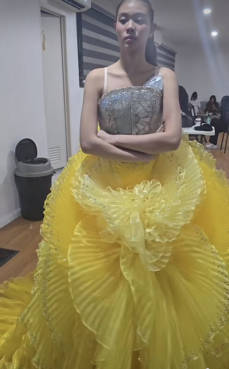 LOVEYAJI_'s tweet photo. POV: YUNG ANAK MO AYAW SUMALI SA PARADA NG BARANGAY NYO HAHAHAHA 

EME ANG GANDA MO TALAGAA!😭 https://t.co/54Yweed04K
