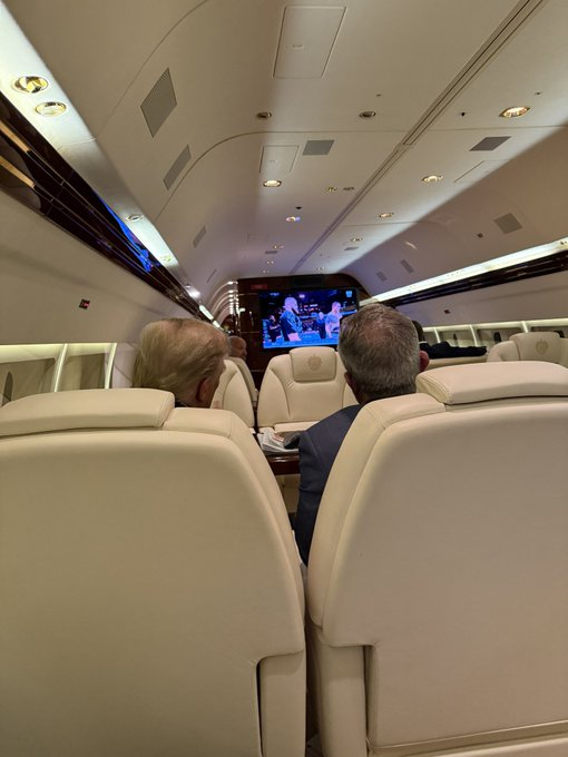 JonnyGotThatDoh's tweet image. Trump is a huge fan #UFC309 @realDonaldTrump @ufc #BossMode