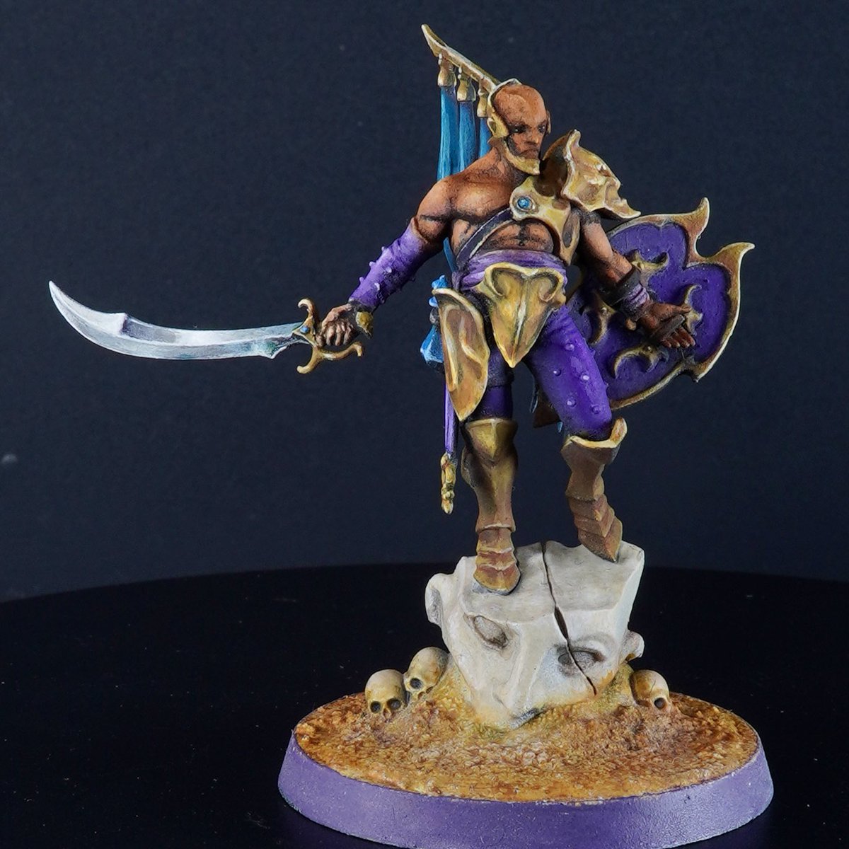 omniming's tweet photo. After months of, I decided to improve the Lord of Hubris with more polished glazing. Maybe after playing some games, it sure got me hyped to paint more again. #WarhammerCommunity https://t.co/FPlXmzj59D