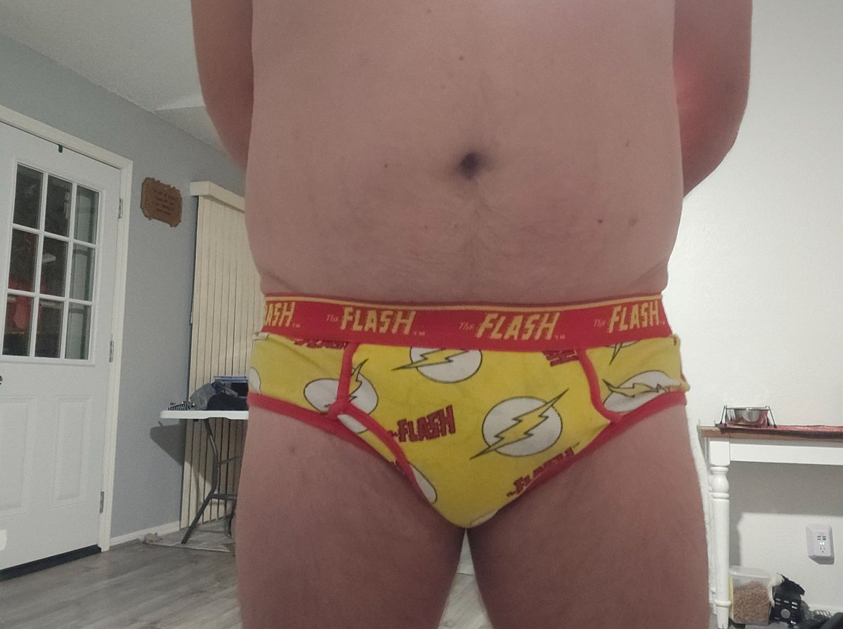 Tidywhitiesfag's tweet photo. Flashing everyone my flash briefs https://t.co/GqxkAvaNaA