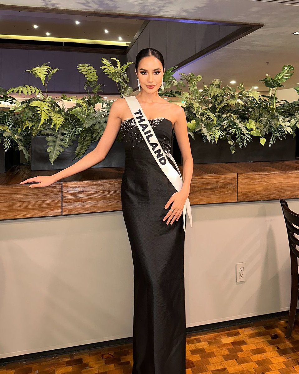ungeminisdice's tweet photo. Alguna de esas tiene que ganar. #MissUniverse
#Thailand #Dennmark #Chile #Ecuador https://t.co/ya4UopLiLq