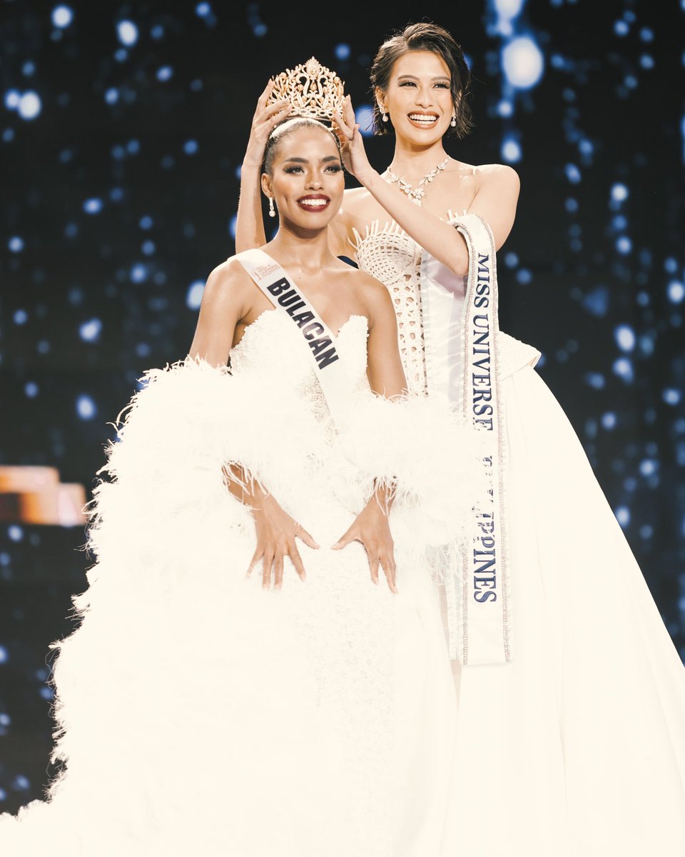 michellemdee's tweet photo. Mahigpit na yakap Chelsea!!! Mahal ka ng Filipinas 🇵🇭 #MissUniverse2024 https://t.co/5qrKCuTlYo